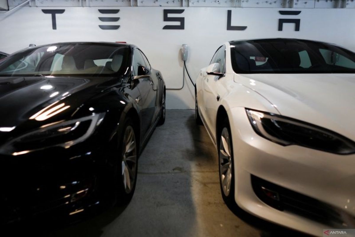 Tesla rayu konsumen untuk beli kendaraan dengan program Supercharging gratis selama 3 tahun