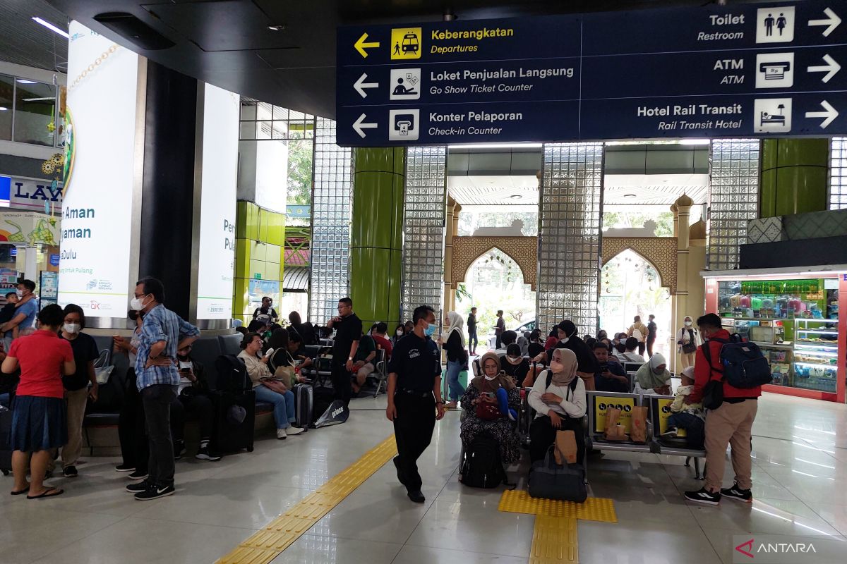 Sebanyak 15.300 pemilir tiba di Stasiun Gambir pada Minggu