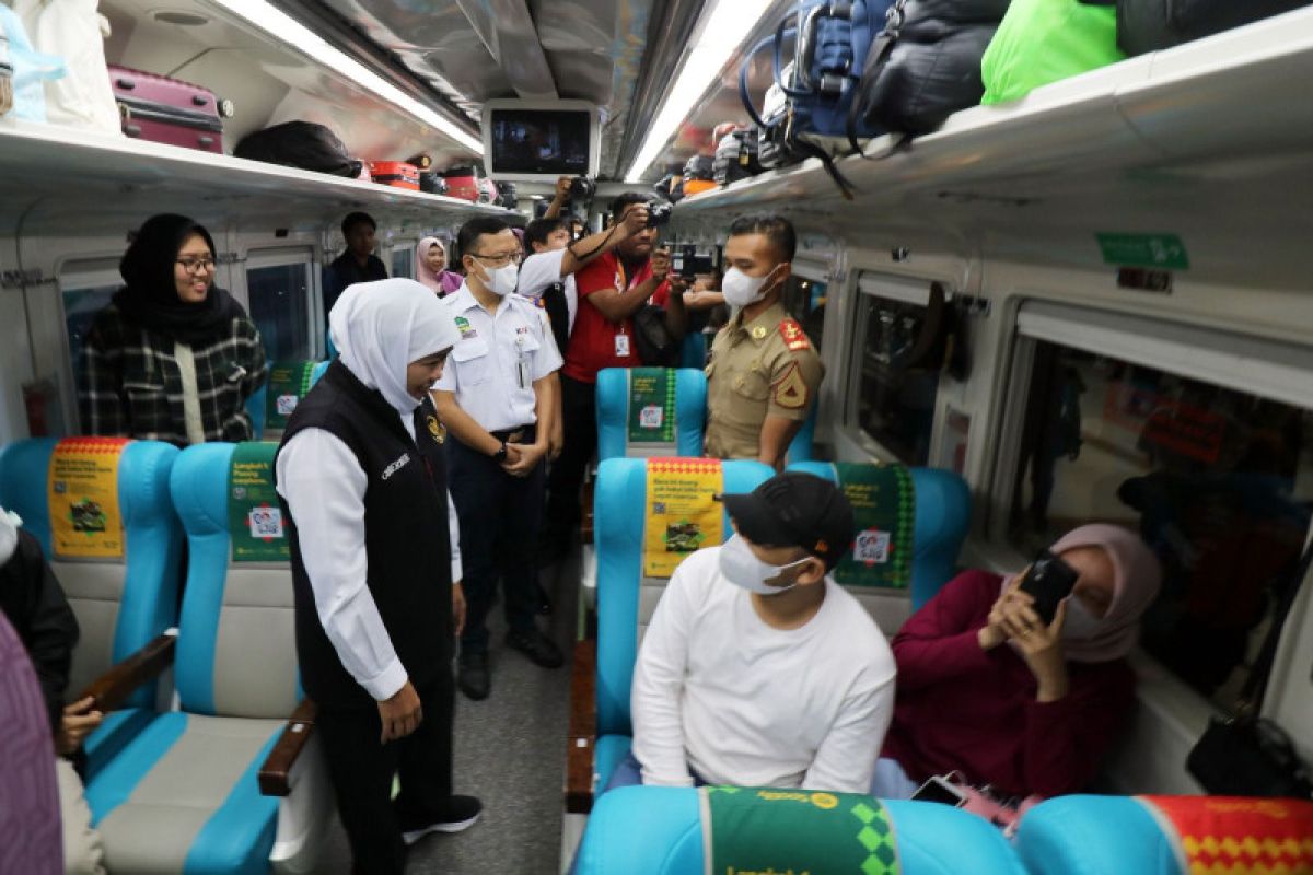 Arus balik, Gubernur Jatim tinjau pelayanan di Stasiun Pasar Turi