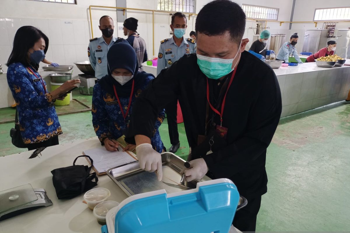 Tim Dinkes Kota Bandung Tinjau Dapur Lapas Banceuy Guna Penyerahan Sertifikat Laik Higiene