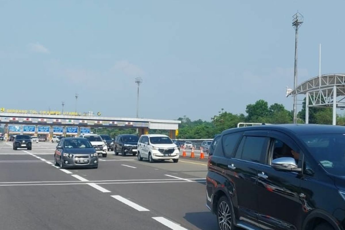 Tol Jakarta-Cikampek menerapkan buka tutup contraflow dari KM 70 sampai KM 47 atasi kepadatan