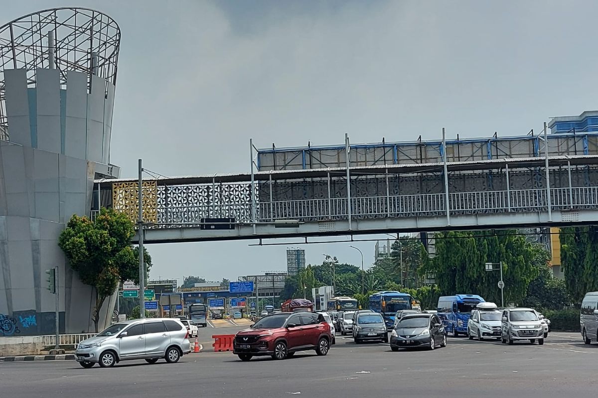 Pemilir kendaraan pribadi di Kalimalang pada H+8 terpantau landai