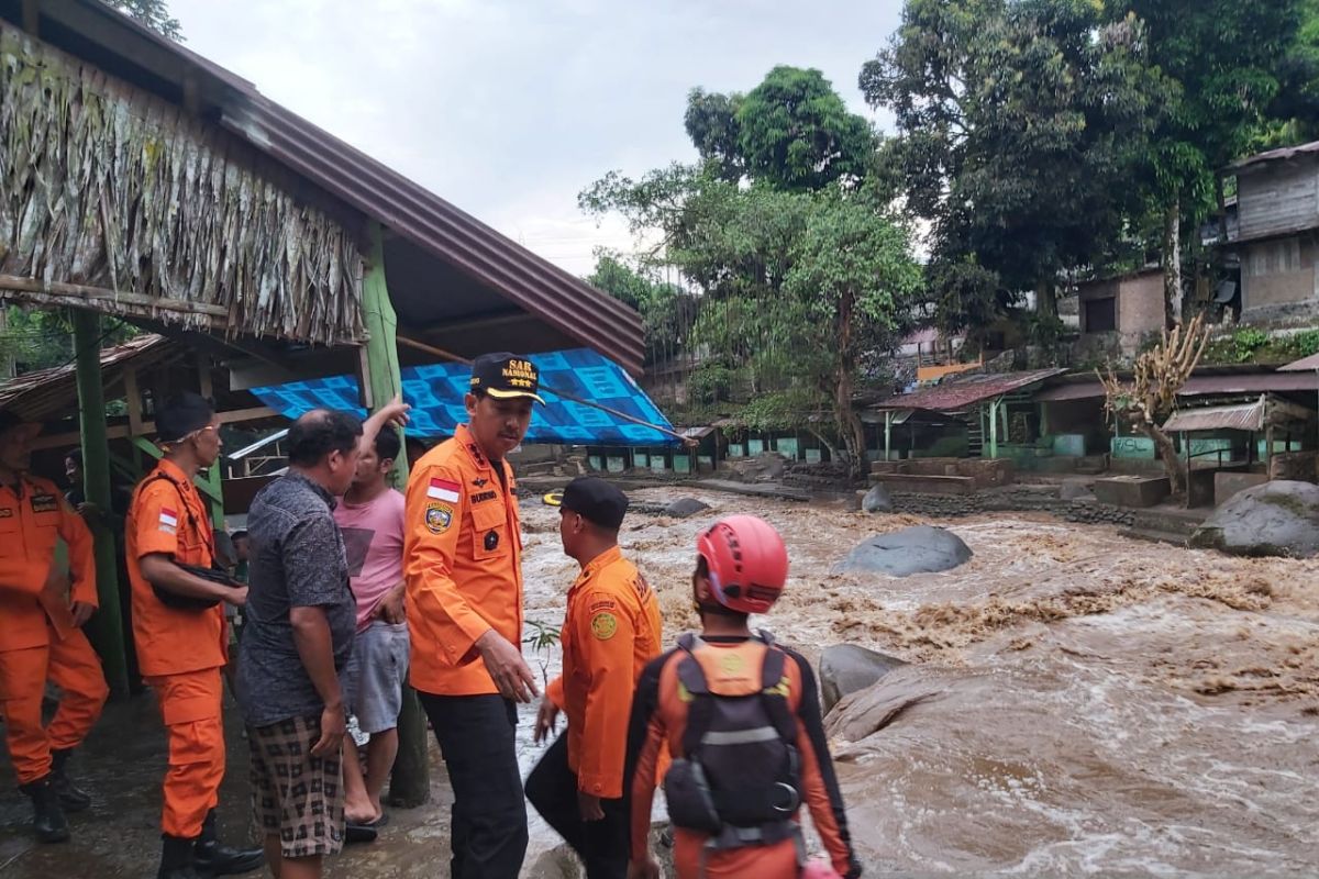 Tim Basarnas Medan sisir kawasan banjir bandang Sembahe