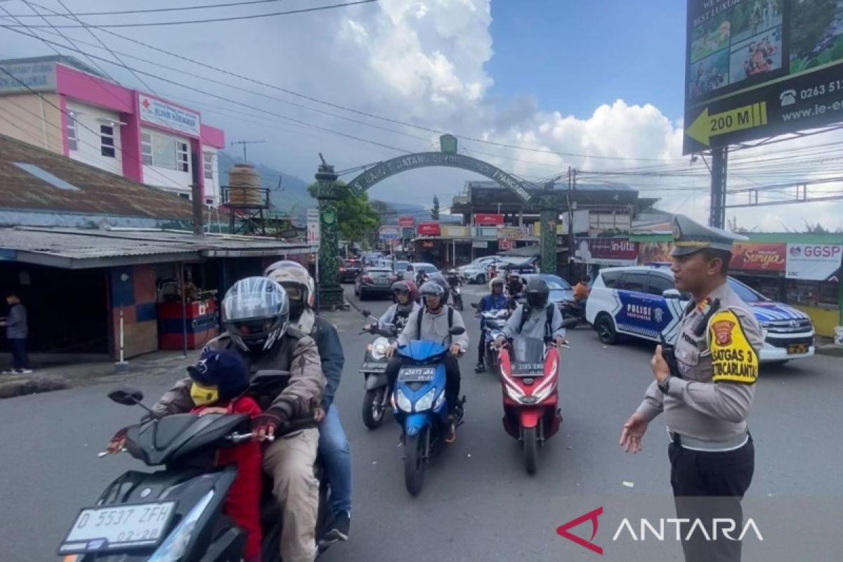 Pemudik dan wisatawan kembali padati jalur alternatif Puncak II  pada H+7 Lebaran