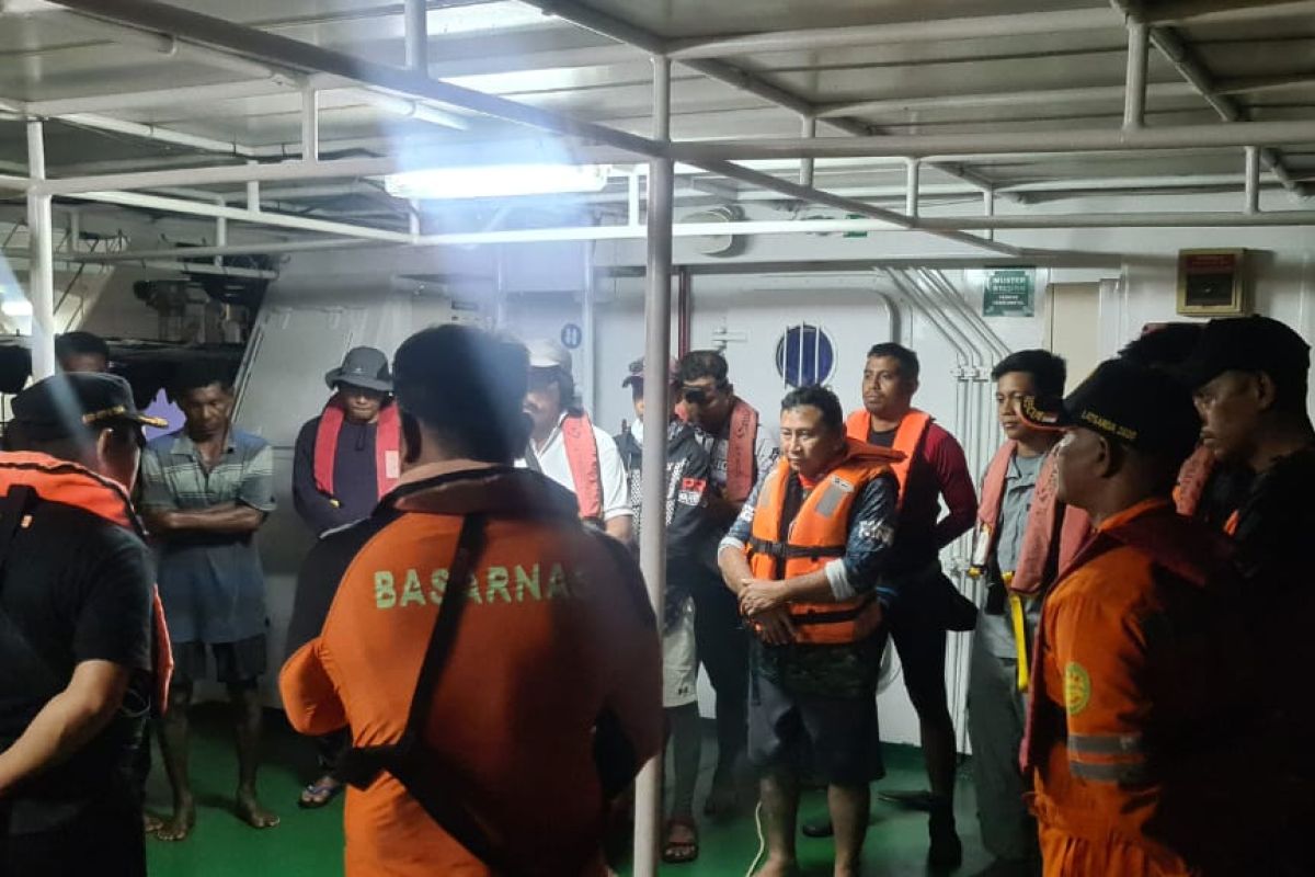 Basarnas selamatkan 9 peserta mancing mania di perairan Kupang