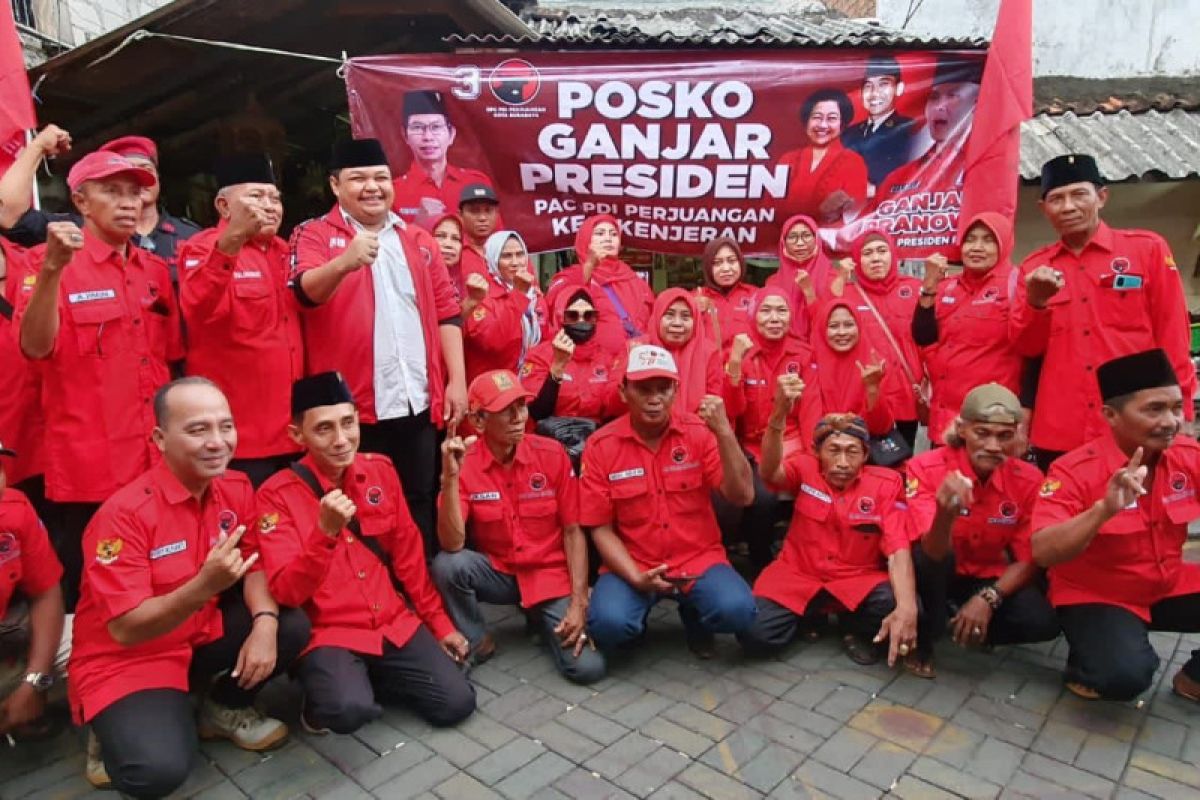 PDIP Surabaya dirikan empat posko 