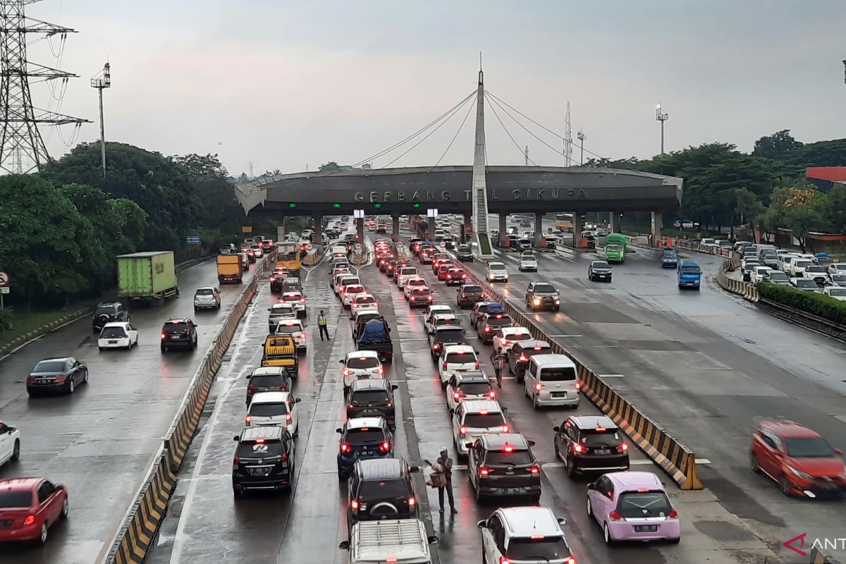 3.500 mobil melintas di Tol Cikupa Tangerang pada puncak arus balik