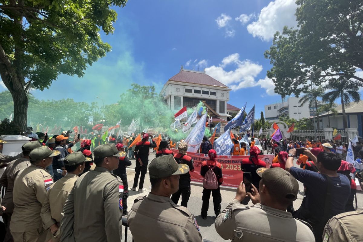 Wali Kota ajak buruh dukung pembangunan Batam jadi  kota modern