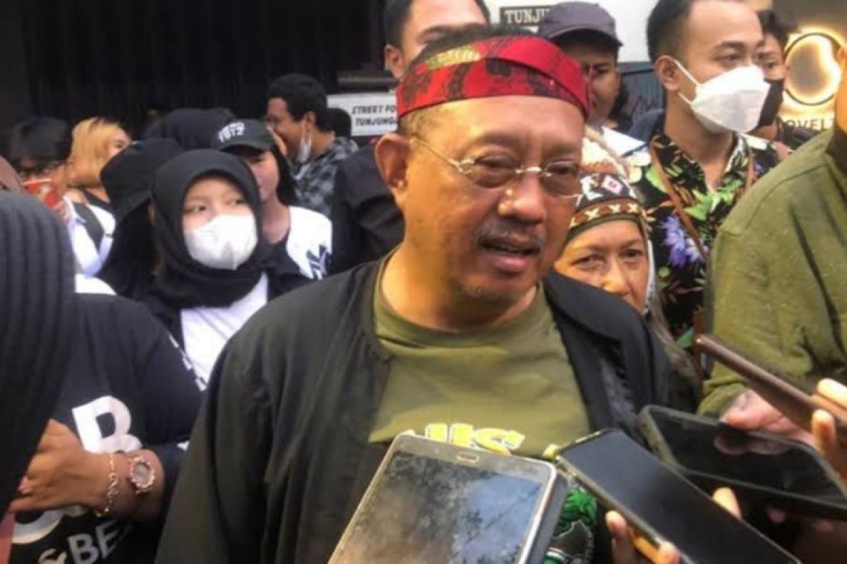 Cak Ji minta Ida Dayak tidak tebang pilih saat pengobatan di Surabaya