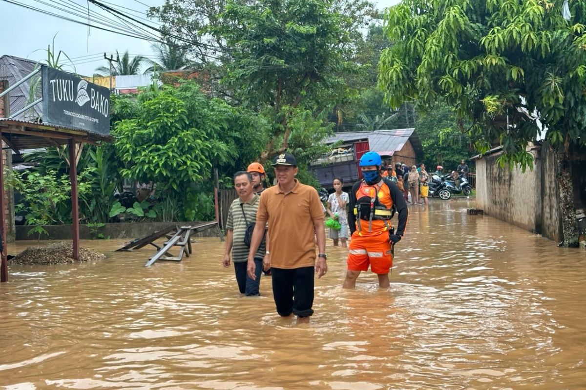 Seorang lansia ditemukan tewas mengapung usai banjir di Jambi