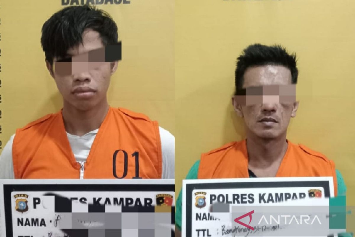 Dua pemuda ini nekat mencuri kursi milik KUA Bangkinang