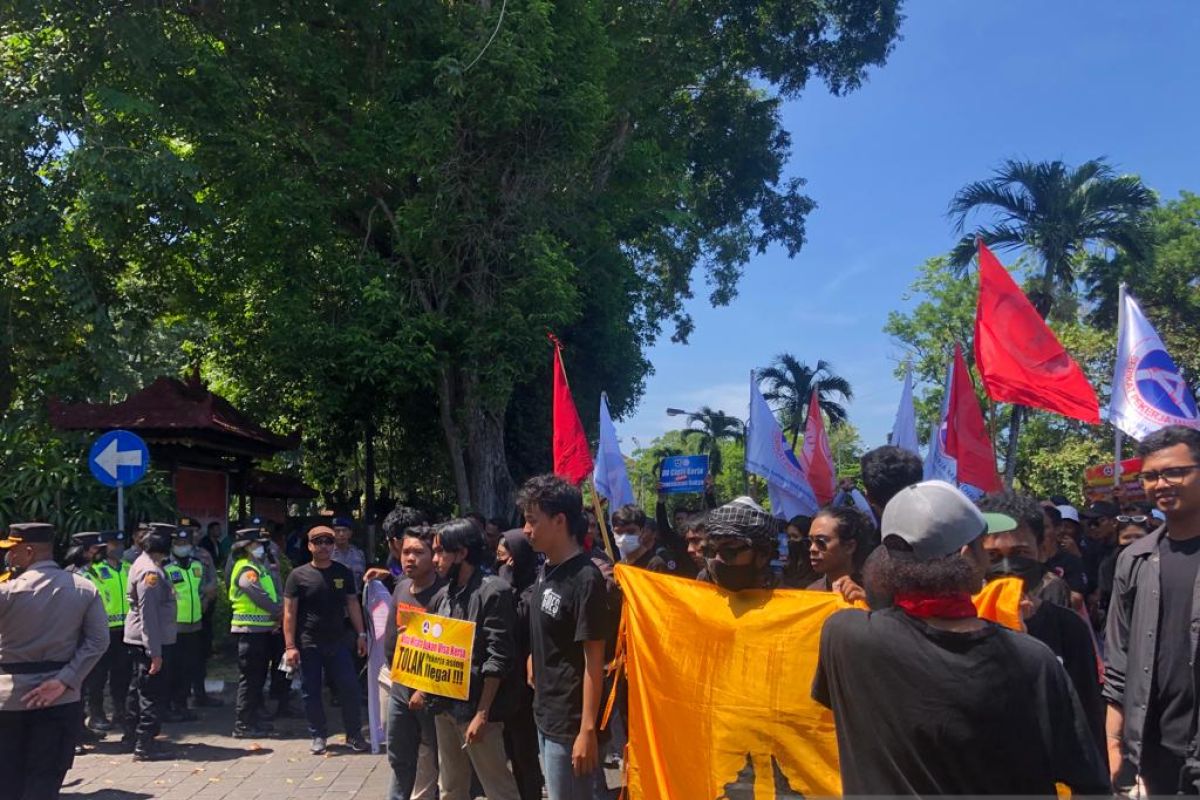 Buruh di Bali soroti maraknya pekerja harian