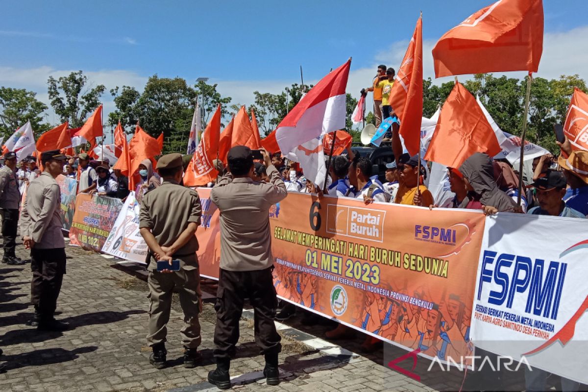 Buruh sawit di Mukomuko tuntut perusahaan bayar upah sesuai UMK