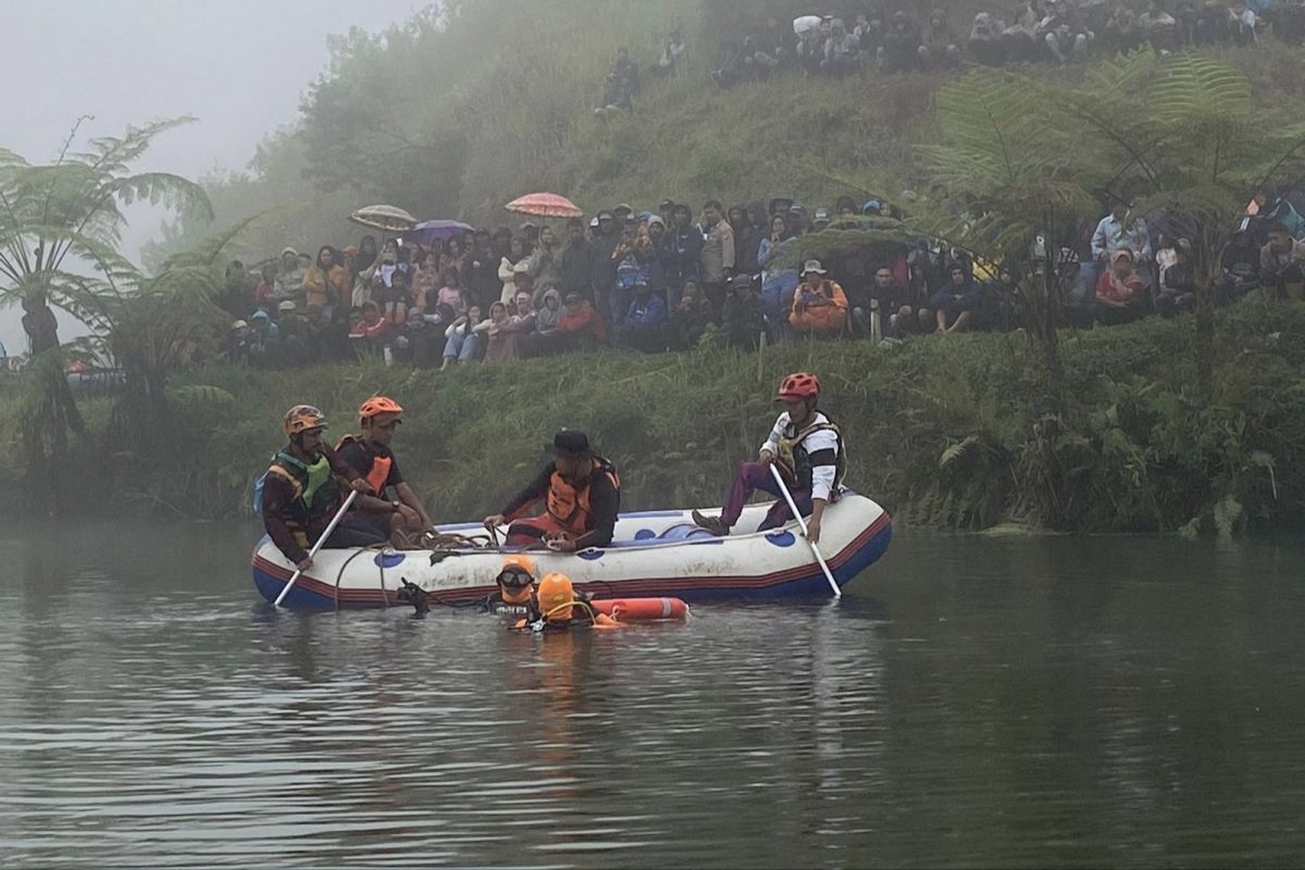 Tim SAR cari satu  wisatawan yang tenggelam di Danau Situ Datar Pangalengan