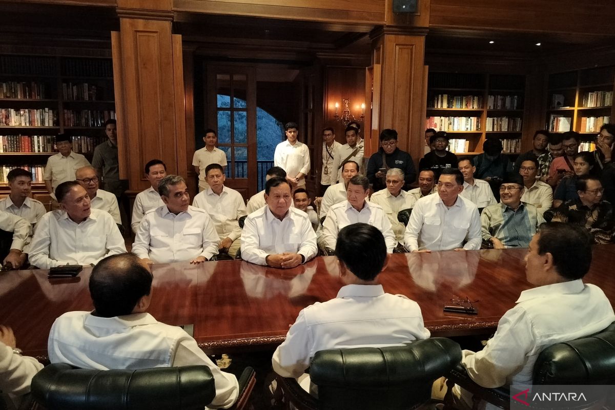 Prabowo didampingi Hashim sambut kedatangan Wiranto di Hambalang