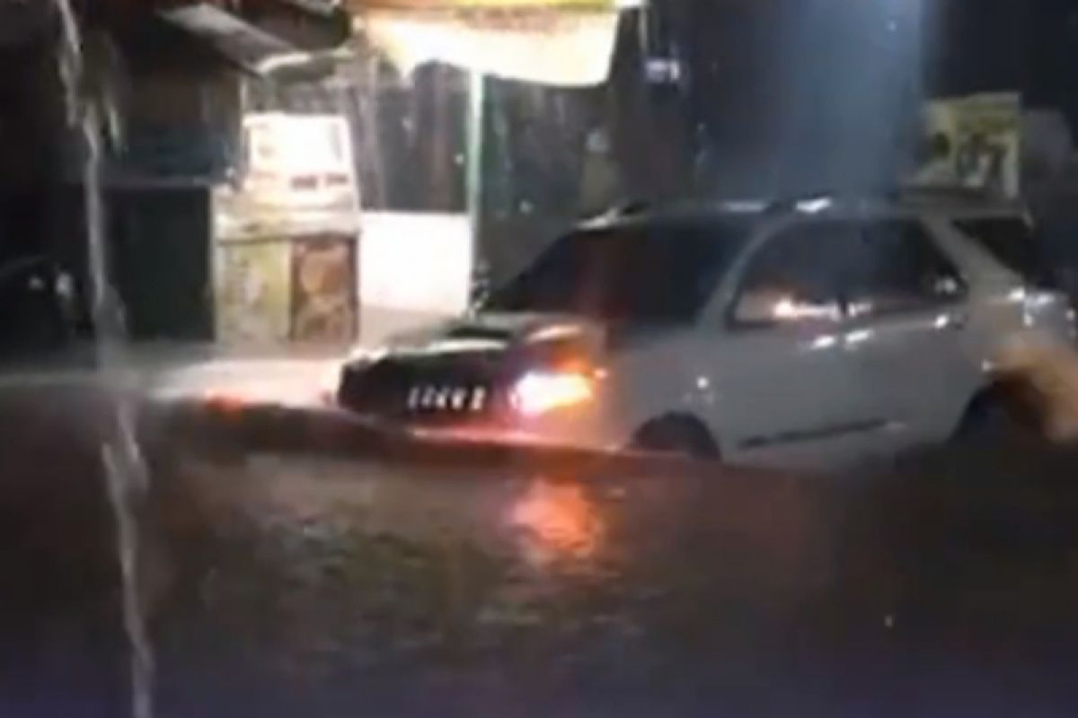 BPBD terus pantau 33 ruas jalan di Samarinda terendam banjir