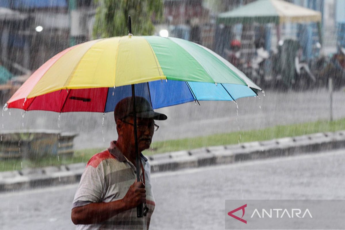 BMKG ingatkan hujan lebat berpotensi terjang beberapa wilayah, termasuk Aceh