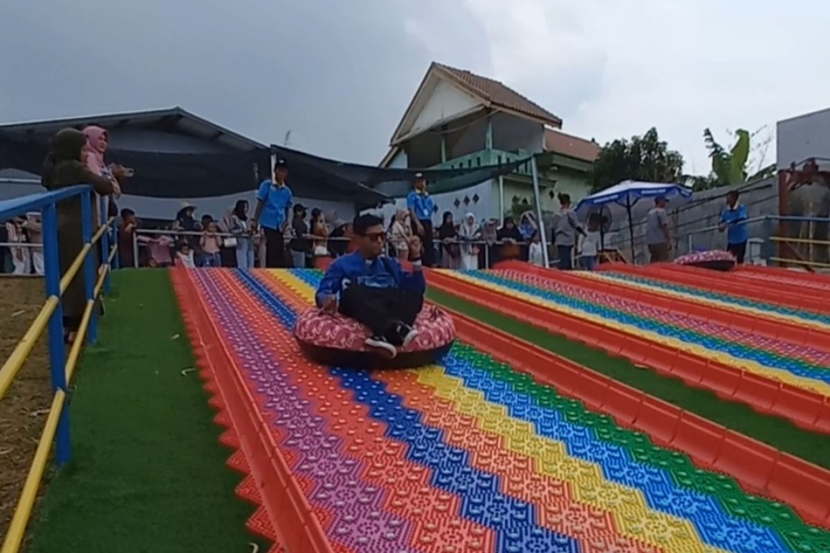 Ribuan pengunjung padati Krakatau Park Lampung