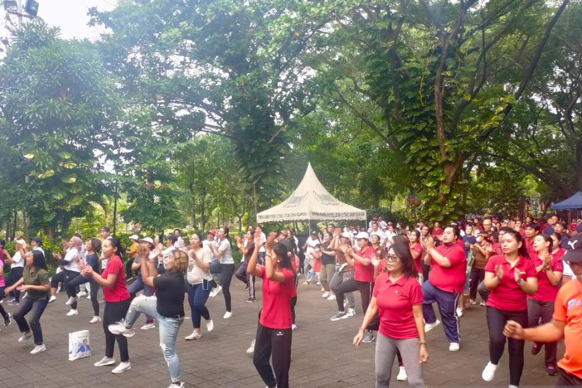 1.500 pekerja di Denpasar rayakan Hari Buruh Internasional dengan senam bersama