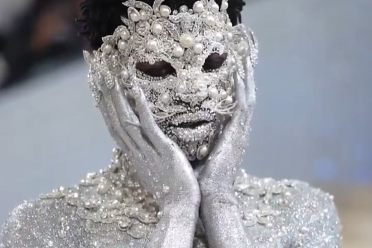 Lil Nas X jadi 'Manusia Silver' bermutiara saat hadiri Met Gala 2023