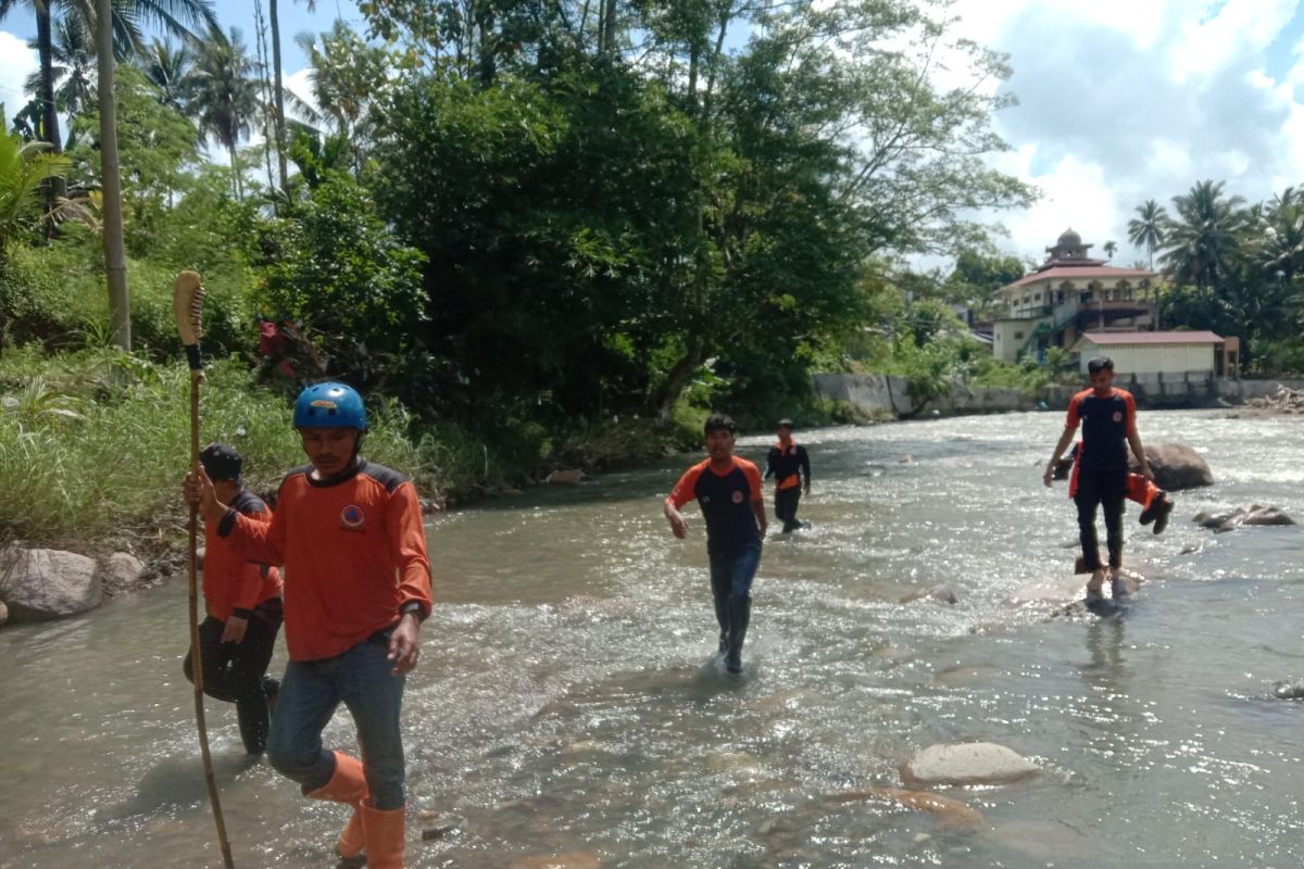 Hari ke 3, Tim SAR cari Luky Satrio korban hanyut hingga ke Sungai Aek Sijorni