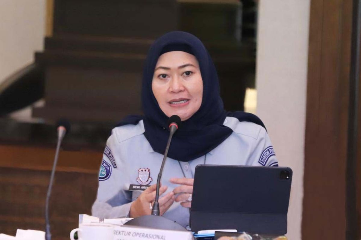 Dewi Aryani S: Jasa Raharja telah menyerahkan santunan bagi seluruh korban kecelakaan SB. Evelyn Calisca 01