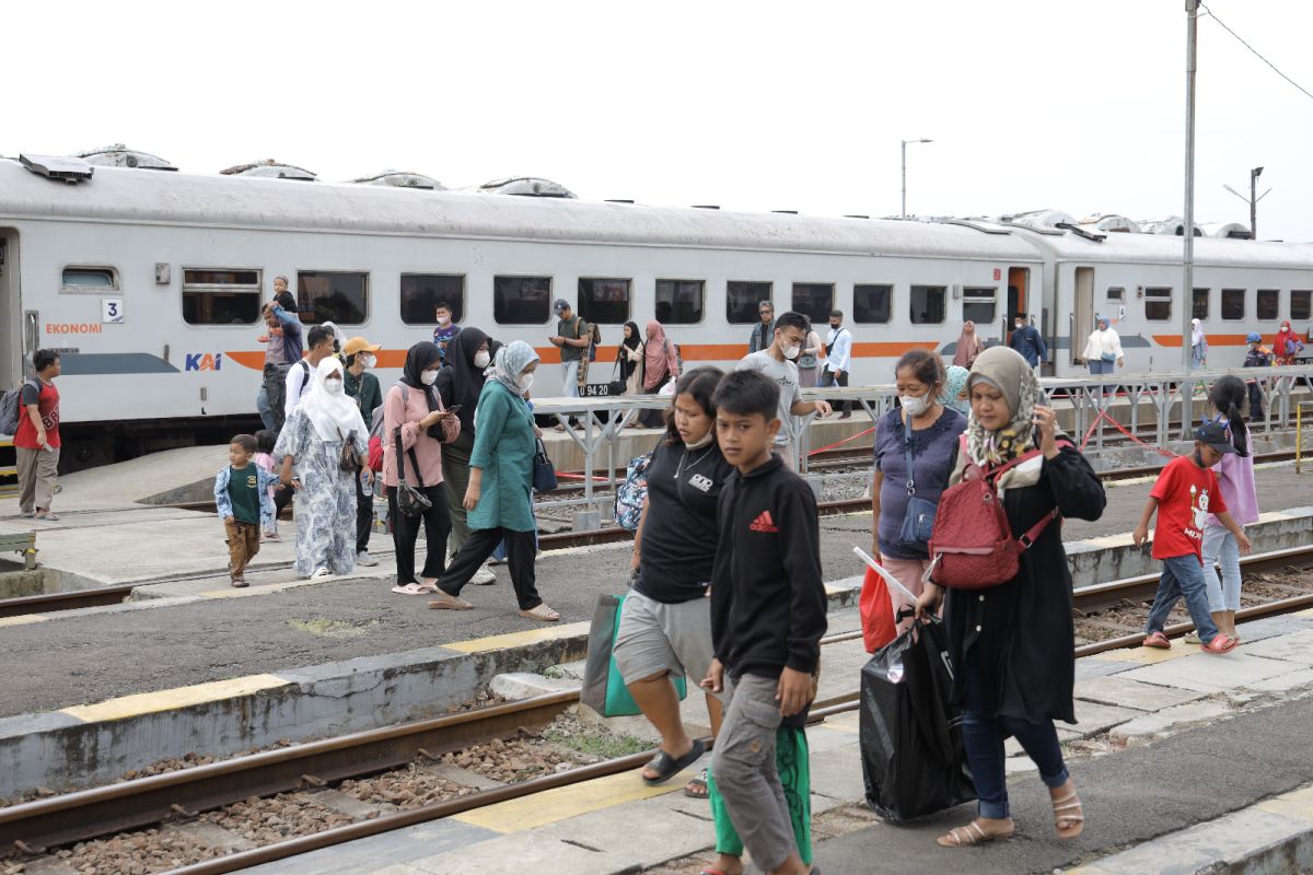 Jumlah pengguna KA di Stasiun Purwakarta saat lebaran meningkat 91 persen