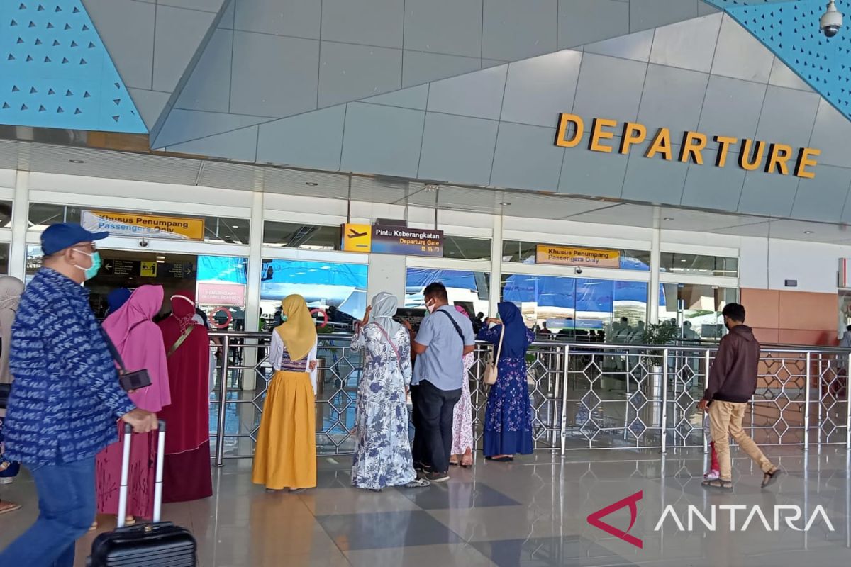 Arus penumpang  di Bandara Hasanuddin naik 5,7 persen