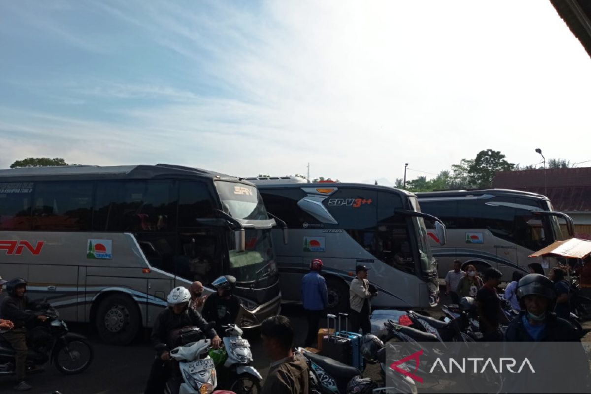 Arus balik lewat Terminal Simpang Nangka mencapai 3.247 orang