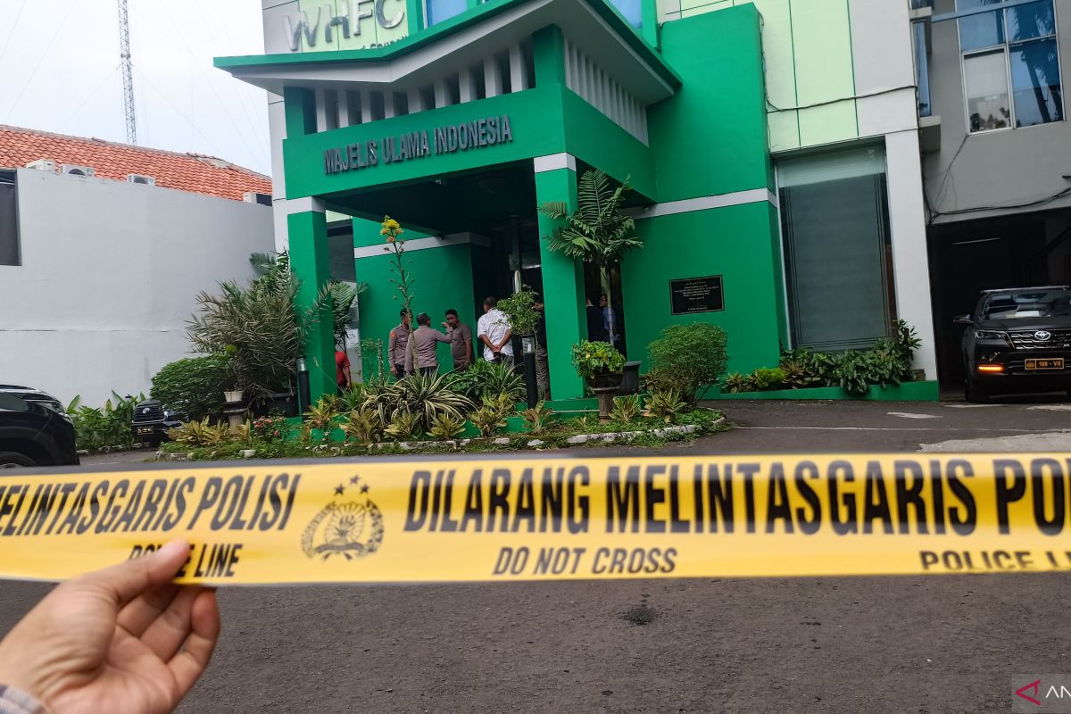 Pasang garis polisi, penyidik langsung olah TKP insiden penembakan di gedung MUI