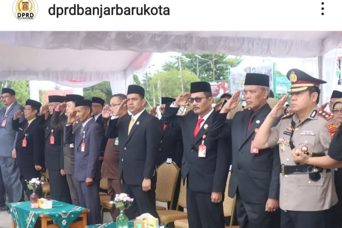 Foto - Wakil Ketua DPRD Banjarbaru ikuti upacara Hari Otda dan Hardiknas