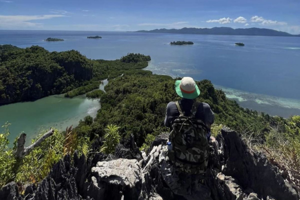 Dispar SBB promosikan  objek wisata pulau Tujuh Alang Asaude  Maluku