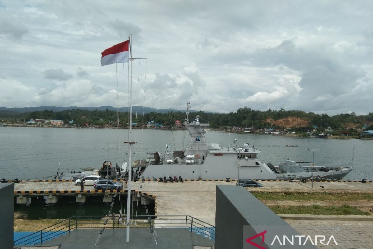 KRI Sampari melaksanakan patroli keamanan laut di Sulawesi Tenggara