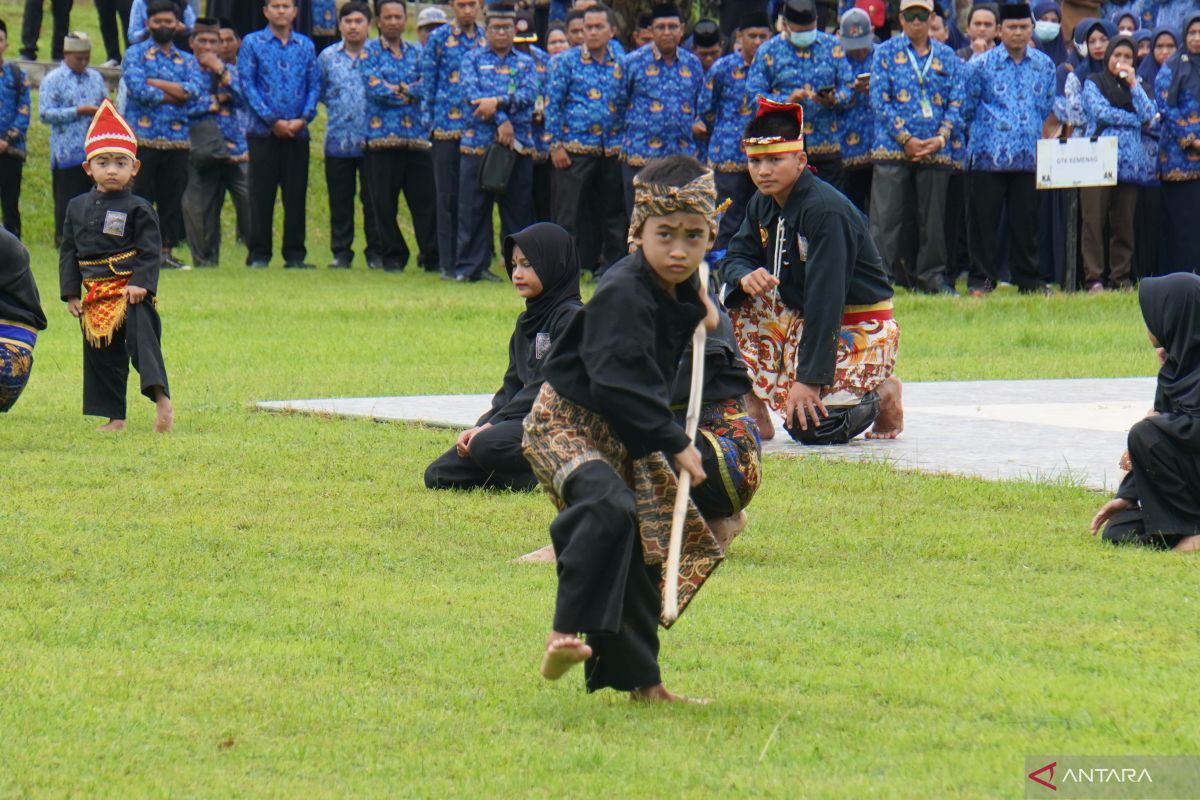 Peragaan pencak silat hiasi Hardiknas 2023 di Balangan