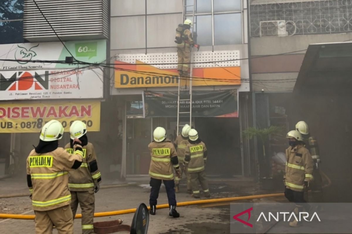 Ruko Bank Danamon di Duren Sawit terbakar