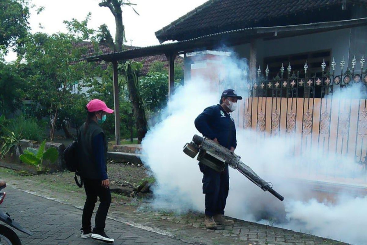 Dinkes Tulungagung gelar pengasapan tangani kasus chikungunya