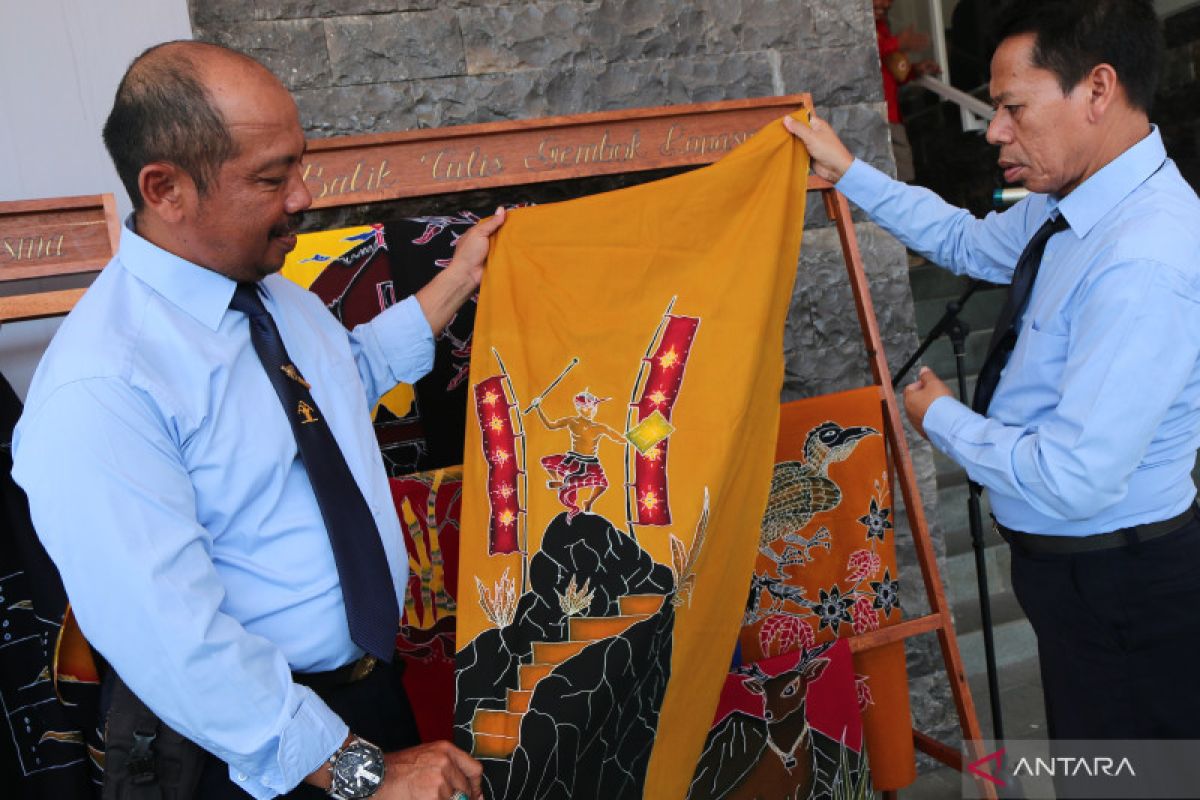 Kemenkumham NTB pamerkan batik gembok karya warga binaan Lapas Mataram