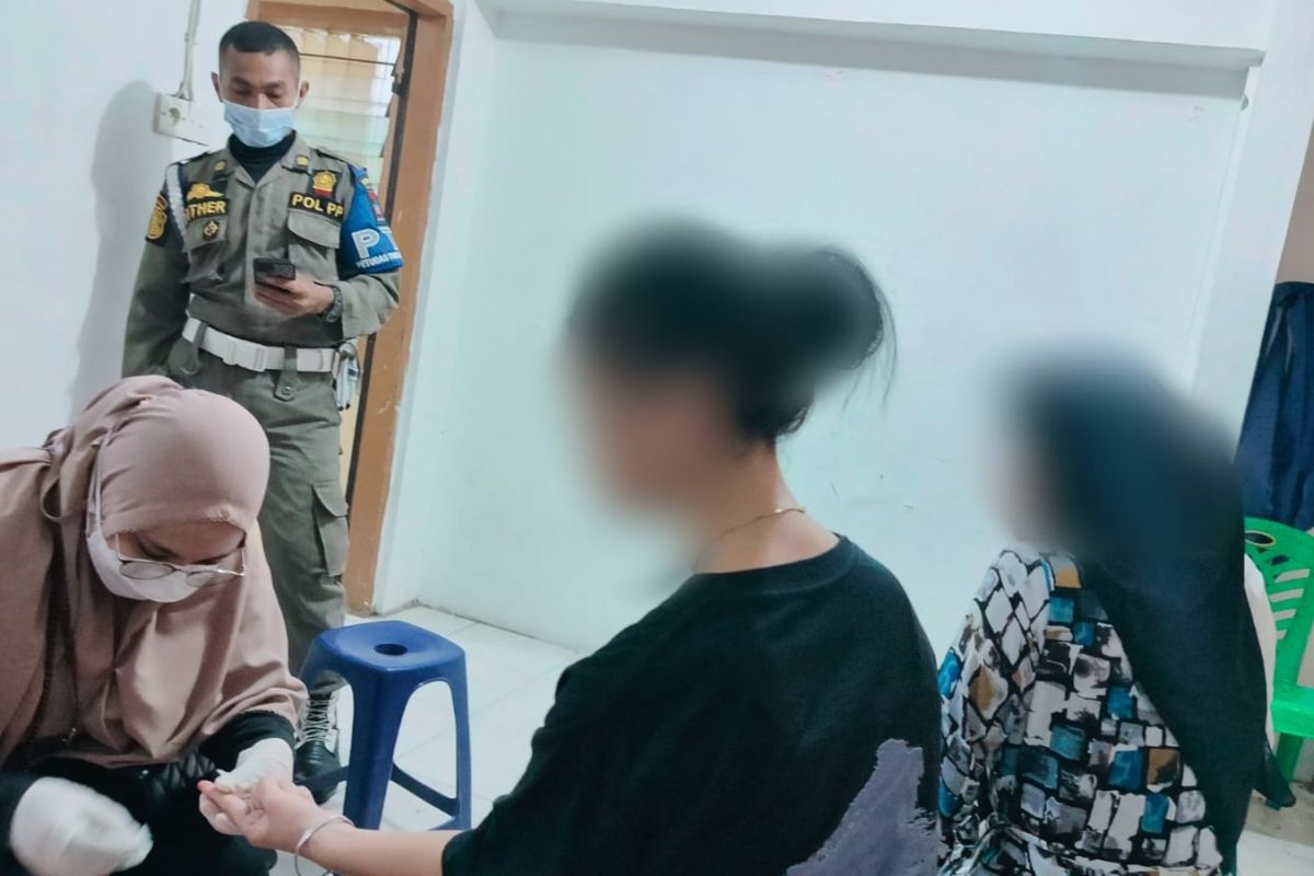 16 orang terjaring razia asusila gabungan di Padang