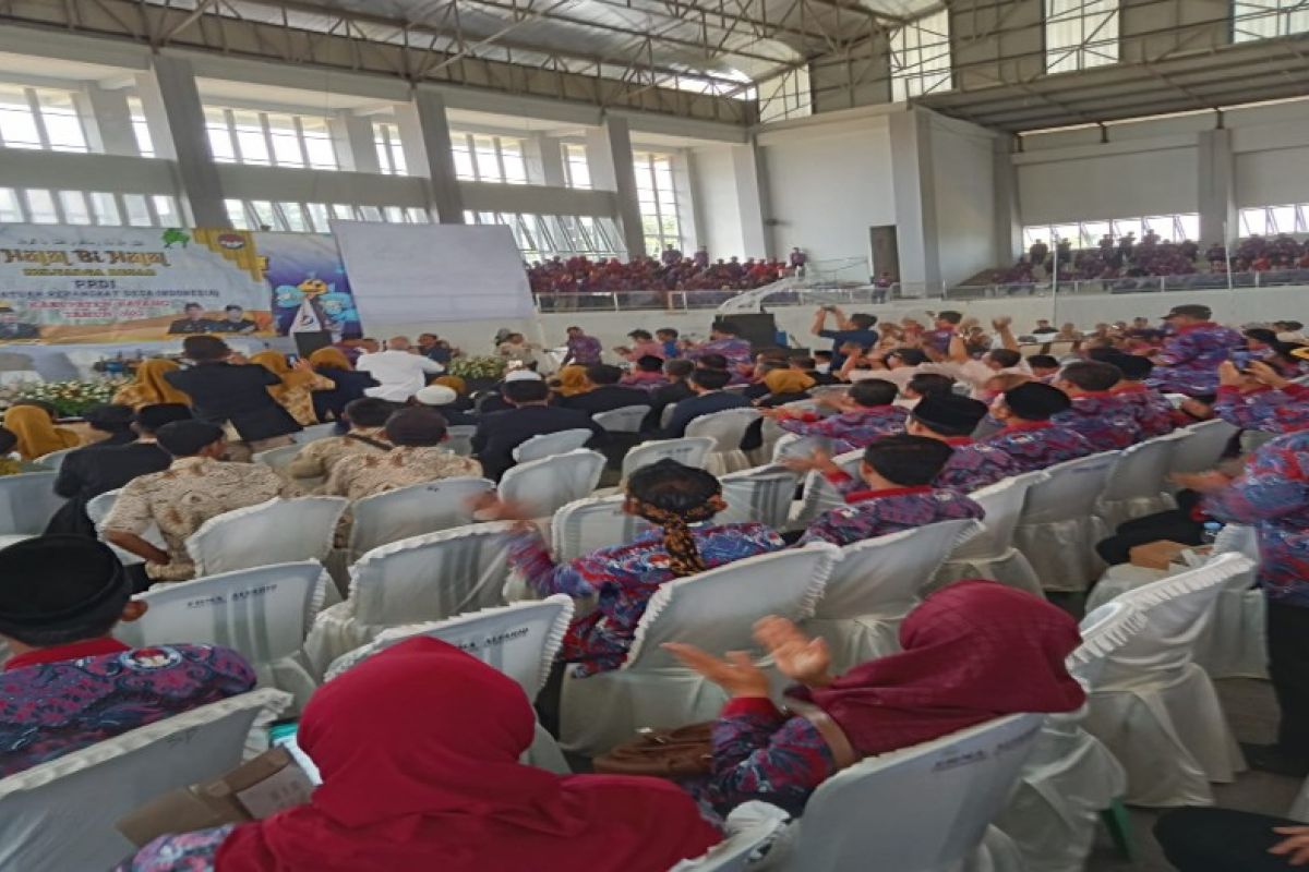 Mantan Bupati Batang Yoyok sambangi perangkat desa dan relawan