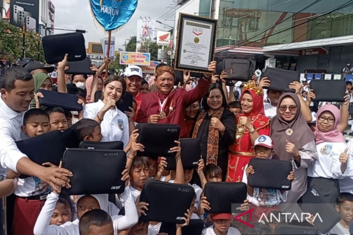 Program laptop gratis 9.400 unit Pemkot Madiun pecahkan Rekor MURI