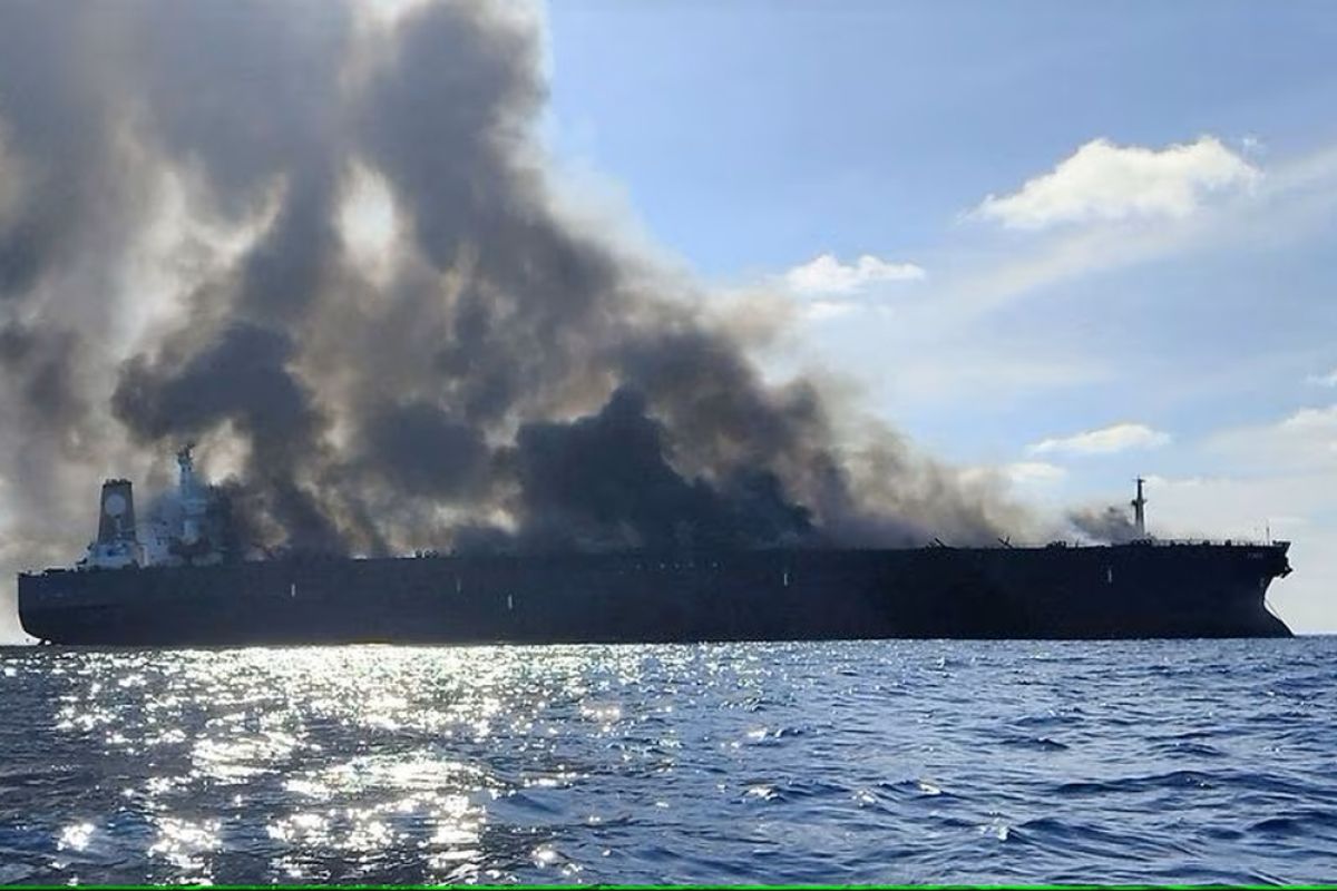 Malaysia masih cari tiga awak dari kapal tanker yang terbakar