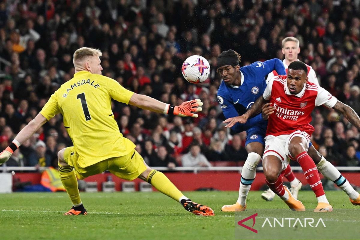 Arsenal kembali puncaki klasemen sementara seusai hajar Chelsea 3-1