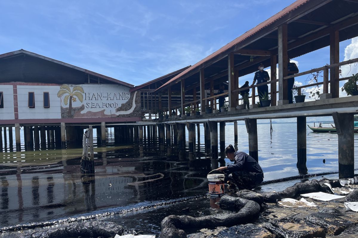 Ada limbah hitam, nelayan Pantai Kampung Melayu Batam tak bisa melaut