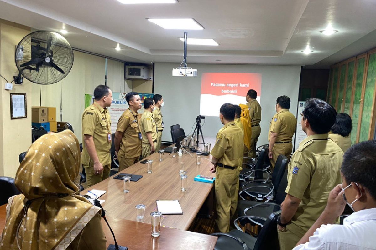 Seluruh pegawai Pemkot Surabaya wajib bernyanyi lagu Nasional setiap hari