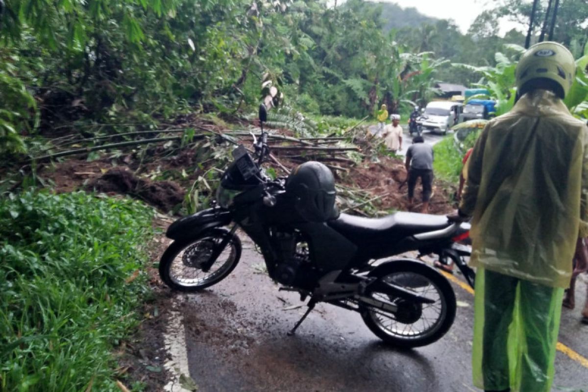 Tanah longsor menyebabkan satu orang meninggal di Palupuh, Agam