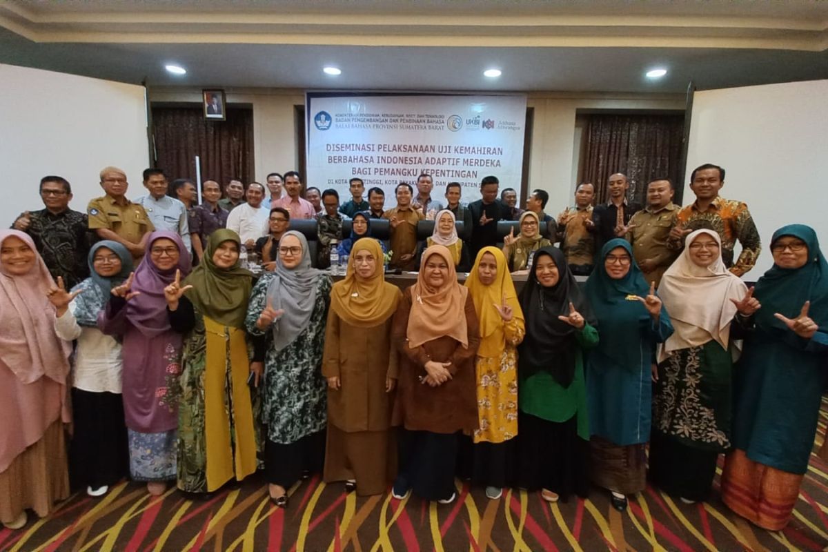 Balai Bahasa sosialisasikan Kongres Bahasa Indonesia di Bukittinggi