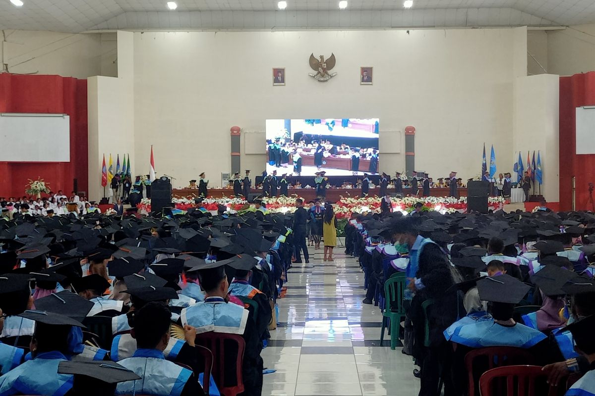 Universitas  Pattimura mewisuda 2.577 lulusan