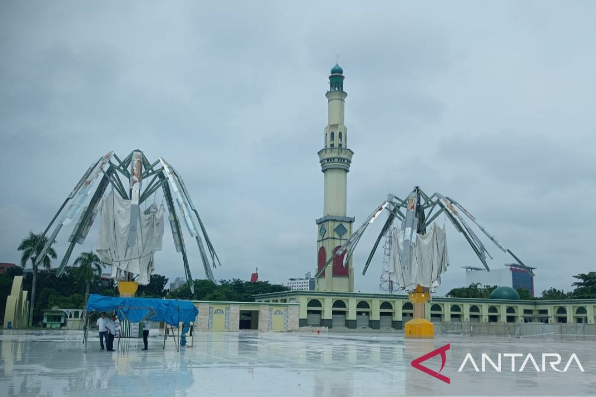 Proyek payung elektrik Masjid Annur mangkrak, Polda Riau memantau