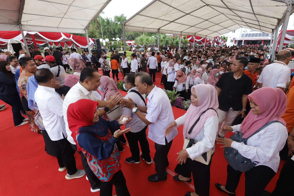 Wali Kota Eri pesan pegawai Pemkot Surabaya bekerja dengan hati