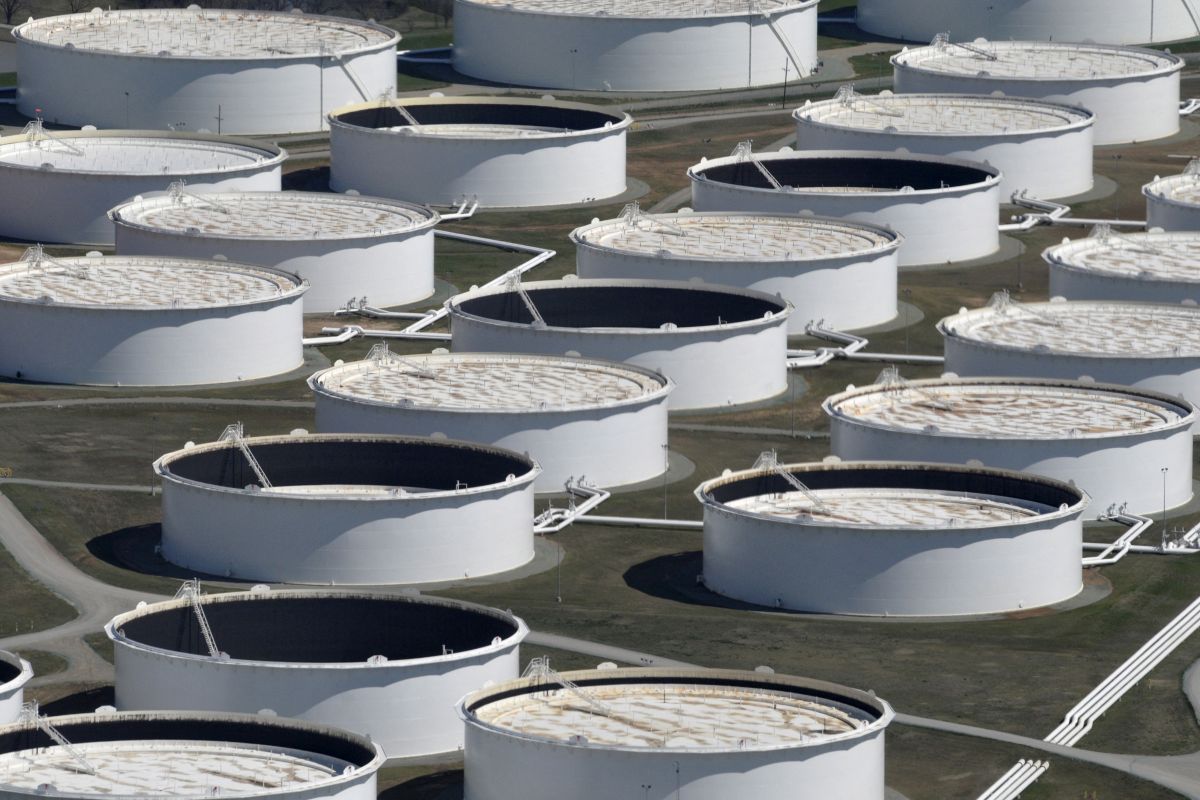 API: Persediaan minyak mentah AS turun 3,939 juta barel minggu lalu